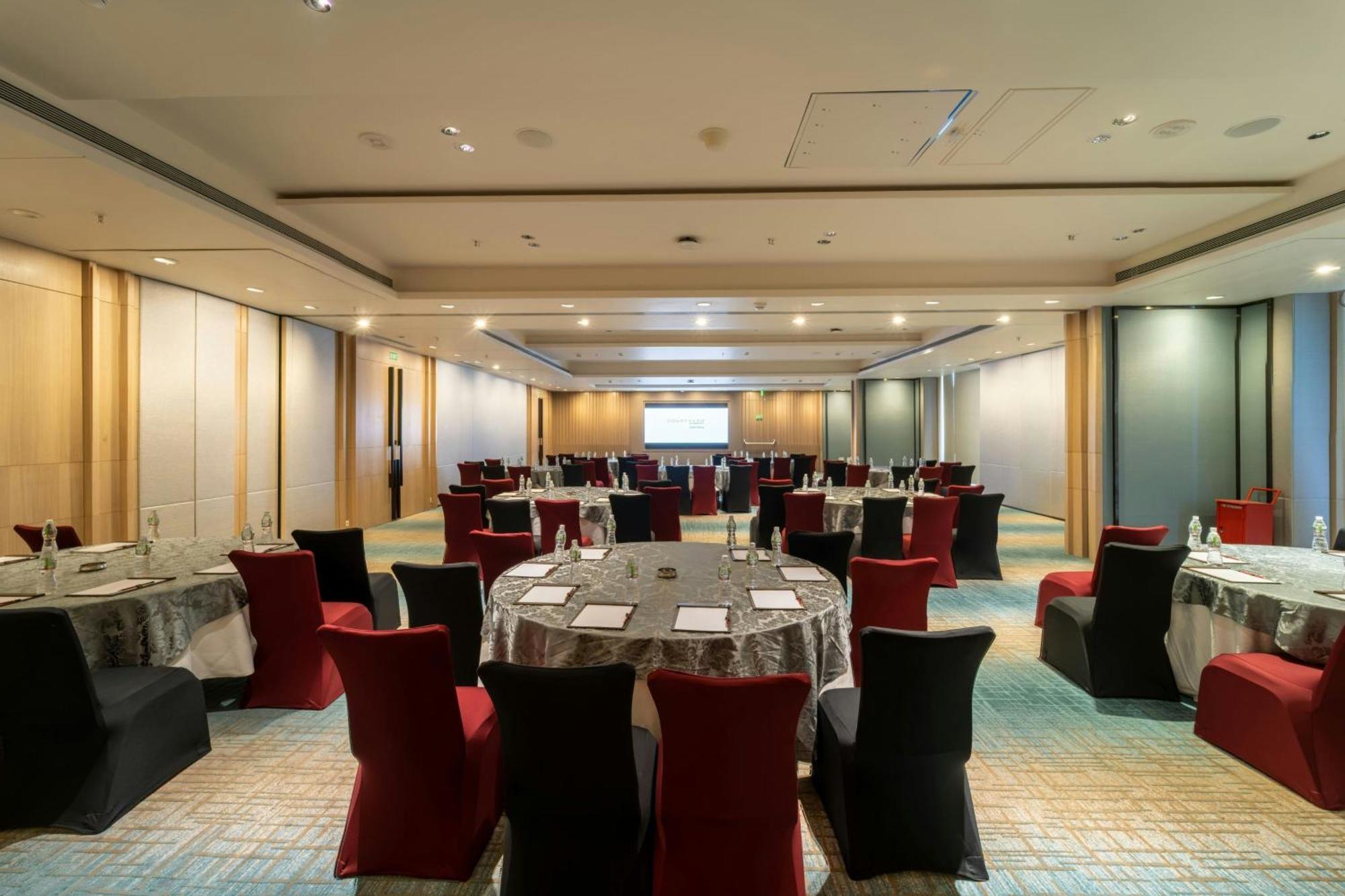 Courtyard By Marriott Vadodara Zewnętrze zdjęcie