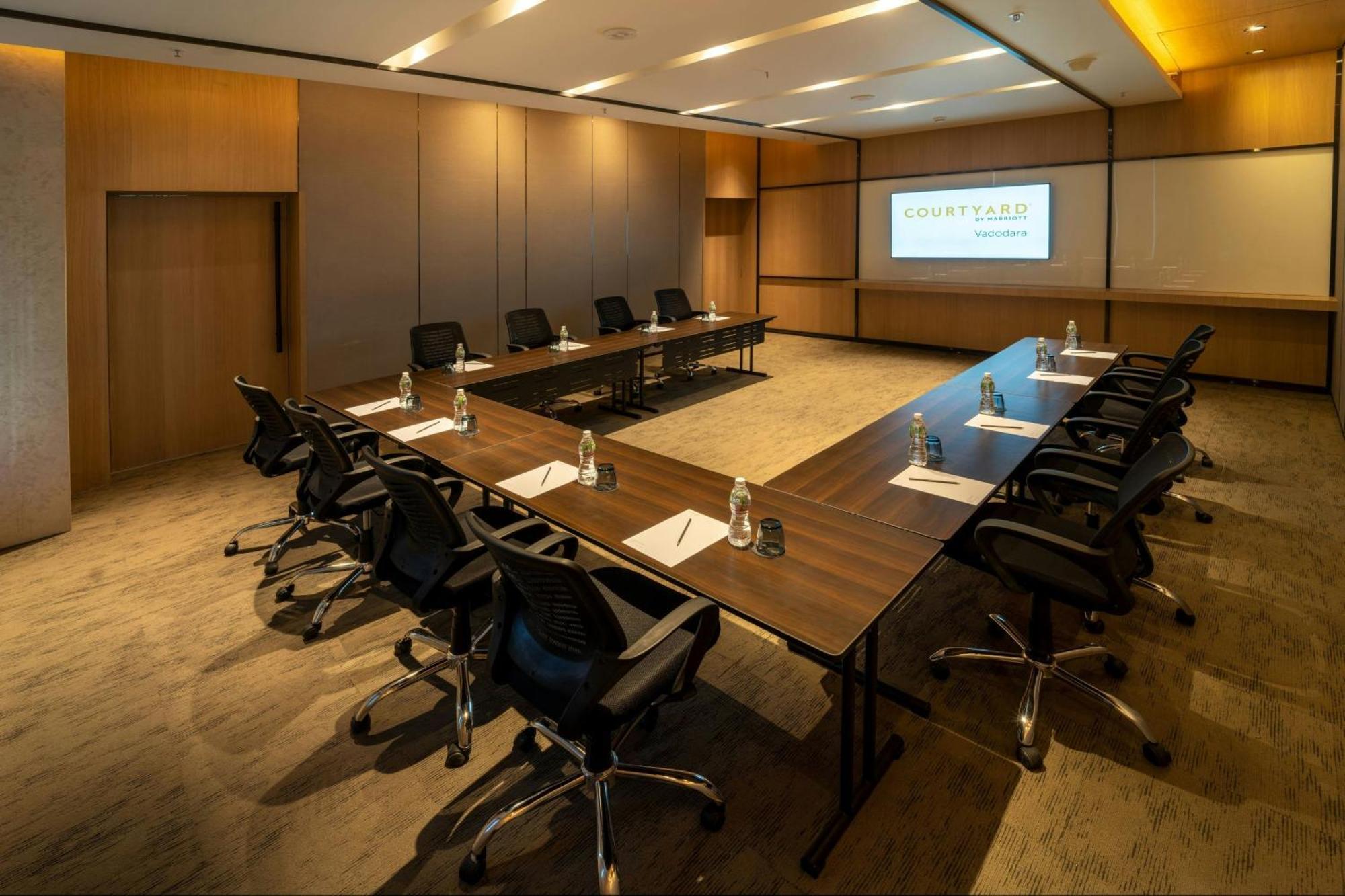Courtyard By Marriott Vadodara Zewnętrze zdjęcie