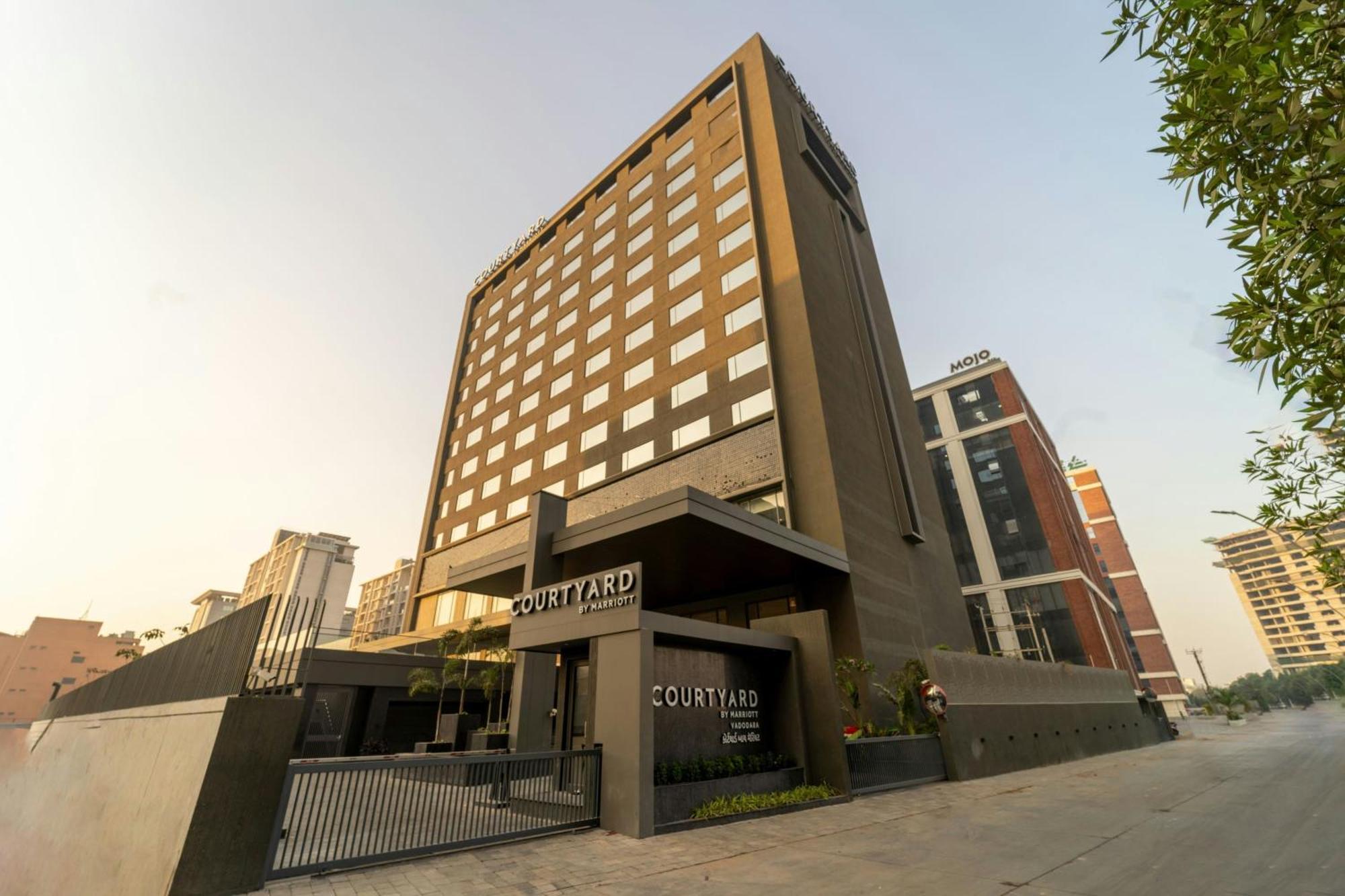 Courtyard By Marriott Vadodara Zewnętrze zdjęcie